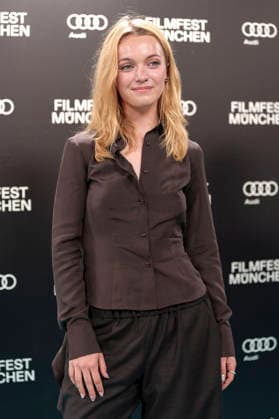 Lucy Gartner bei der Premiere des ZDF-Films Neues Land auf dem 43. Filmfest München 2026 im Gloria Palast. München, 29.06.2026 *** Lucy Gartner at the premiere of the ZDF film *Neues Land* at the 43rd Munich Film Festival in 2026 at the Gloria Palast in Munich, June 29, 2026 Foto:xN.xKolinzx xFuturexImagex land_6621