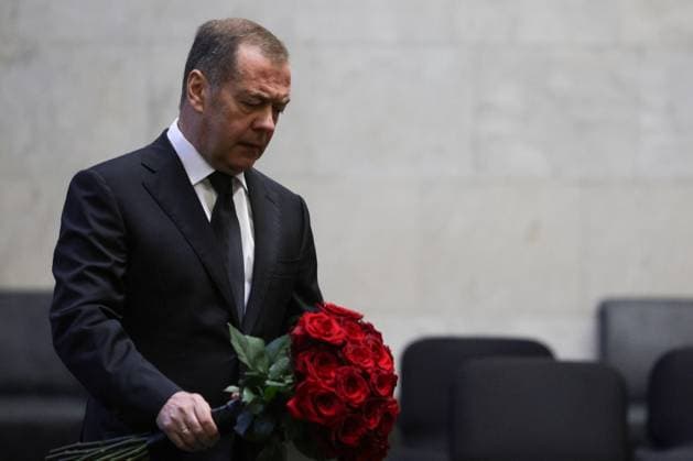 Russia Former Defence Minister Ivanov Death 9197759 30.06.2026 Deputy Chairman of the Russian Security Council and leader of the United Russia political party Dmitry Medvedev pays his respects next to the coffin of former Russian DefenÑe Minister Sergei Ivanov, who died at the age of 73 on June 26, at the Central Clinical Hospital in Moscow, Russia. Gavriil Grigorov Sputnik Moscow Russia  Copyright: xGavriilxGrigorovx