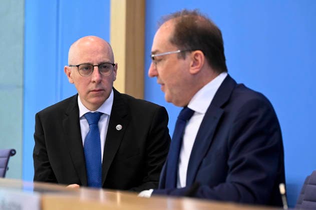 ABB BPK- Sinan Selen, Praesident des Bundesamtes für Verfassungsschutz (BfV) Alexander Dobrindt CDU Politiker Bundesminister des Innern bei der Veroeffentlichung des Berichts Vorstellung des Verfassungsschutzberichtes 2025 auf der BPK Bundespressekonferenz am 30.06.2026 in Berlin Berlin Deutschland *** ABB BPK Sinan Selen, President of the Federal Office for the Protection of the Constitution (BfV) Alexander Dobrindt, CDU politician and Federal Minister of the Interior, at the release of the report: Presentation of the 2025 Report on the Protection of the Constitution at the Federal Press Conference (BPK) on June 30, 2026, in Berlin, Germany