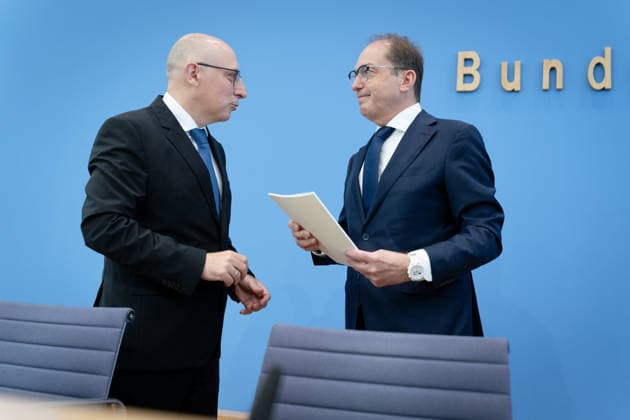 BPK, Vorstellung Verfassungsschutzbericht 2025 Berlin, BPK, Vorstellung Verfassungsschutzbericht 2025, Alexander Dobrindt, Bundesinnenminister, Bundespressekonferenz, Sinan Selen, Präsident des Bundesamtes für Verfassungsschutz Berlin Berlin GER *** BPK, Presentation of the 2025 Report on the Protection of the Constitution, Berlin; BPK, Presentation of the 2025 Report on the Protection of the Constitution; Alexander Dobrindt, Federal Minister of the Interior; Federal Press Conference; Sinan Selen, President of the Federal Office for the Protection of the Constitution, Berlin, Berlin, GER