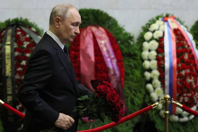 Russia Former Defence Minister Ivanov Death 9197821 30.06.2026 Russian President Vladimir Putin attends a farewell ceremony for former Russian DefenÑ?e Minister Sergei Ivanov, who died at the age of 73 on June 26, at the Central Clinical Hospital ahead of his funeral in Moscow, Russia. Mikhail Metzel Sputnik Moscow Russia  Copyright: xMikhailxMetzelx