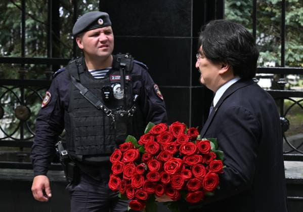 Russia Former Defence Minister Ivanov Death 9197766 30.06.2026 First Deputy Chairman of the Russian State Duma Committee on Health Protection Badma Bashankaev attends a farewell ceremony for former Russian DefenÑe Minister Sergei Ivanov, who died at the age of 73 on June 26, at the Central Clinical Hospital ahead of his funeral in Moscow, Russia. Yuri Kochetkov Sputnik Moscow Russia  Copyright: xYurixKochetkovx