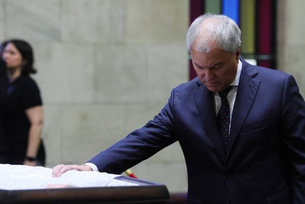 Russia Former Defence Minister Ivanov Death 9197827 30.06.2026 Russian State Duma Speaker Vyacheslav Volodin pays his respects next to the coffin of former Russian DefenÑe Minister Sergei Ivanov, who died at the age of 73 on June 26, at the Central Clinical Hospital before his funeral in Moscow, Russia. Mikhail Metzel Sputnik Moscow Russia  Copyright: xMikhailxMetzelx