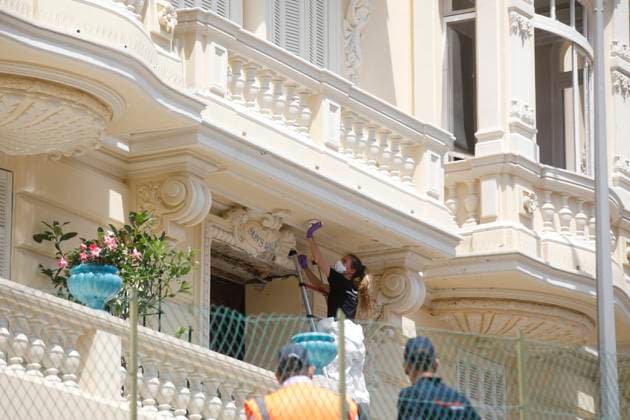 Explosion ofof criminal origin in Monaco PHOTOPQR NICE MATIN OTTONELLO Jean Francois Monaco June 30, 2026 ATTACK EXPLOSION MONACO A bomb planted in the lobby of a building in Monaco injured three people, including a Ukrainian oligarch, on Monday, June 29, 2026. A suspect is still being actively sought in the aftermath of the incident. MONACO EXPLOSION Three people were injured—two seriously—in Monaco on Monday evening following an explosion in a residential building near the French border. Authorities are pointing to a possible malicious act. Monaco, France  Copyright: xPHOTOPQR NICExMATIN MAXPPPxOTTONELLOxJean-Francoisx 20260630NIM5313 20260630NIM5656