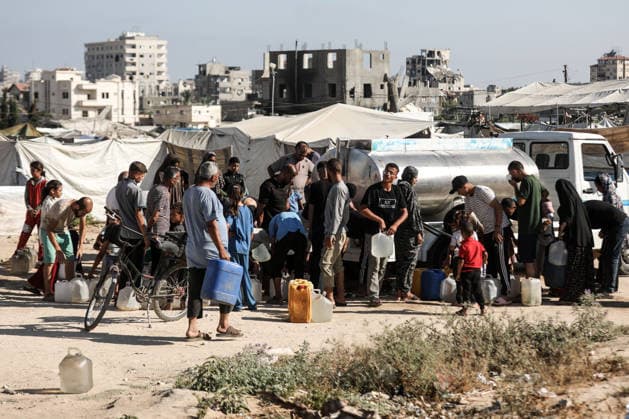 Clean water crisis continues in Gaza NUSEIRAT, GAZA, PALESTINE - JUNE 30: Displaced Palestinian families and children gather with plastic jerrycans, buckets, and makeshift containers to receive clean drinking water from a mobile distribution tanker truck in the Nuseirat refugee camp, located in the central Gaza Strip, Palestine on June 30, 2026, amid the ongoing clean water shotage. Moiz Salhi Anadolu Nuseirat Gaza. Editorial use only. Please get in touch for any other usage.  Copyright: x2026xAnadoluxMoizxSalhix