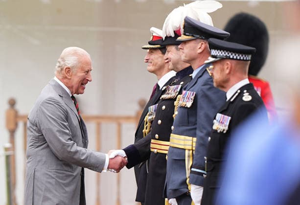 King visits Scotland for Holyrood Week King Charles III (left) arrives for the Ceremony of the Keys in the gardens of the Palace of Holyroodhouse in Edinburgh, as part of the King s visit to Scotland for Holyrood Week. Picture date: Tuesday June 30, 2026., Credit:Aaron Chown PA ROTA - B68 Avalon UK, Edinburgh  Copyright: xAaronxChownx xPAxROTAx-xB68x xAvalonx 1113543635