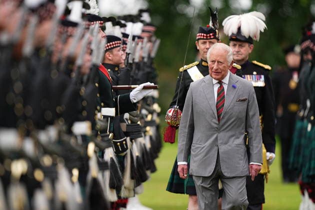 King visits Scotland for Holyrood Week King Charles III inspects the guard of honour, Balaklava Company, 5th Battalion, the Royal Regiment of Scotland during the Ceremony of the Keys in the gardens of the Palace of Holyroodhouse in Edinburgh, as part of the King s visit to Scotland for Holyrood Week. Picture date: Tuesday June 30, 2026., Credit:Aaron Chown PA ROTA - B68 Avalon UK, Edinburgh  Copyright: xAaronxChownx xPAxROTAx-xB68x xAvalonx 1113543674
