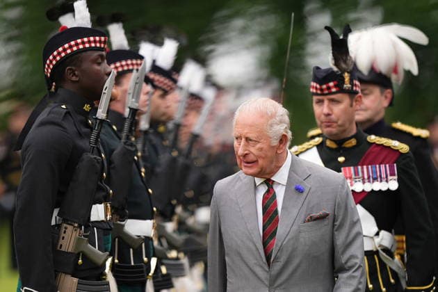 King visits Scotland for Holyrood Week King Charles III inspects the guard of honour, Balaklava Company, 5th Battalion, the Royal Regiment of Scotland during the Ceremony of the Keys in the gardens of the Palace of Holyroodhouse in Edinburgh, as part of the King s visit to Scotland for Holyrood Week. Picture date: Tuesday June 30, 2026., Credit:Aaron Chown PA ROTA - B68 Avalon UK, Edinburgh  Copyright: xAaronxChownx xPAxROTAx-xB68x xAvalonx 1113543678