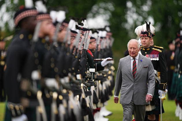 King visits Scotland for Holyrood Week King Charles III inspects the guard of honour, Balaklava Company, 5th Battalion, the Royal Regiment of Scotland during the Ceremony of the Keys in the gardens of the Palace of Holyroodhouse in Edinburgh, as part of the King s visit to Scotland for Holyrood Week. Picture date: Tuesday June 30, 2026., Credit:Aaron Chown PA ROTA - B68 Avalon UK, Edinburgh  Copyright: xAaronxChownx xPAxROTAx-xB68x xAvalonx 1113543685