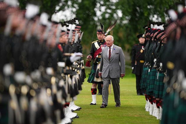 King visits Scotland for Holyrood Week King Charles III inspects the guard of honour, Balaklava Company, 5th Battalion, the Royal Regiment of Scotland during the Ceremony of the Keys in the gardens of the Palace of Holyroodhouse in Edinburgh, as part of the King s visit to Scotland for Holyrood Week. Picture date: Tuesday June 30, 2026., Credit:Aaron Chown PA ROTA - B68 Avalon UK, Edinburgh  Copyright: xAaronxChownx xPAxROTAx-xB68x xAvalonx 1113543693