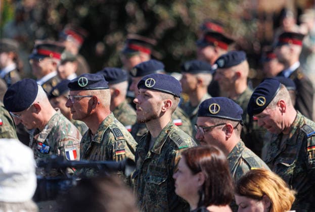 Valga, 30.06.2026. The 1 German Netherlands Corps (1GNC) officially assume tactical command of the Estonian and Latvian land forces from Multinational Corps Northeast. The ceremony was held on Valga Central Square. The ceremony was attended by Estonian Minister of Defence Hanno Pevkur, German Minister of Defence Boris Pistorius, Dutch Minister of Defence Dilan Yesilgöz, Latvian Minister of Defence Raivis Melnis, as well as senior military leaders from NATO and member states. Photo Arvo Meeks, Louna-Eesti Postimees Valga Valgamaa Estonia 2MA30juuni2026A036  Copyright: xArvoxMeeksx Group of soldiers lined up