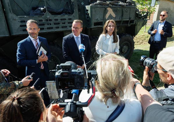 Valga, 30.06.2026. The 1 German Netherlands Corps (1GNC) officially assume tactical command of the Estonian and Latvian land forces from Multinational Corps Northeast. The ceremony was held on Valga Central Square. The ceremony was attended by Estonian Minister of Defence Hanno Pevkur, German Minister of Defence Boris Pistorius, Dutch Minister of Defence Dilan Yesilgöz, Latvian Minister of Defence Raivis Melnis, as well as senior military leaders from NATO and member states. Photo Arvo Meeks, Louna-Eesti Postimees Valga Valgamaa Estonia 2MA30juuni2026A044  Copyright: xArvoxMeeksx Boris Pistorius, Dilan Yesilgöz