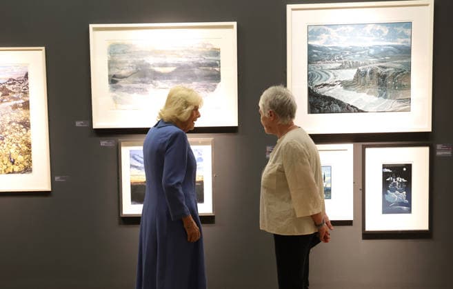 King visits Scotland for Holyrood Week Queen Camilla (left) during her visit to see the exhibition of Chaos and Control, Printmaking in Scotland Now, as part of the bicentenary celebrations for the Royal Scottish Academy of Art and Architecture (RSA) in Edinburgh. Picture date: Tuesday June 30, 2026., Credit:Steve Welsh PA ROTA - B68 Avalon UK, Edinburgh  Copyright: xStevexWelshx xPAxROTAx-xB68x xAvalonx 1113543814