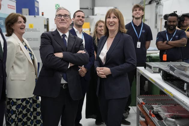 Defence investment plan Chancellor of the Exchequer Rachel Reeves (right) and Prime Minister Sir Keir Starmer look at drones after the Prime Minister delivered a speech in Berkshire, following the publication of a long-delayed defence investment plan (Dip). Picture date: Tuesday June 30, 2026., Credit:Stefan Rousseau PA ROTA - B68 Avalon UK  Copyright: xStefanxRousseaux xPAxROTAx-xB68x xAvalonx 1113543872