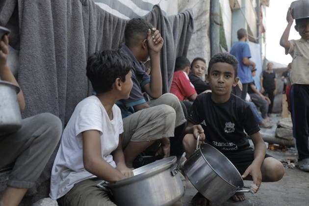 Hot meals distributed to Palestinians in Gaza GAZA CITY, GAZA, PALESTINE - JUNE 30: Hot meals are being distributed at a school sheltering Palestinians in the Rimal neighborhood, west of Gaza City, Gaza, Palestine, on June 30, 2026. Food shortages continue in the Gaza Strip due to Israel’s blockade and restrictions on the entry of humanitarian aid. Large crowds, including many children, gathered at the distribution point to receive hot meals. Ahmed Jihad Ibrahim Al-arini Anadolu Gaza City Gaza. Editorial use only. Please get in touch for any other usage.  Copyright: x2026xAnadoluxAhmedxJihadxIbrahimxAl-arinix