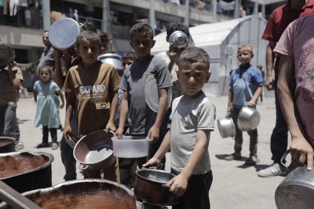 Hot meals distributed to Palestinians in Gaza GAZA CITY, GAZA, PALESTINE - JUNE 30: Hot meals are being distributed at a school sheltering Palestinians in the Rimal neighborhood, west of Gaza City, Gaza, Palestine, on June 30, 2026. Food shortages continue in the Gaza Strip due to Israel’s blockade and restrictions on the entry of humanitarian aid. Large crowds, including many children, gathered at the distribution point to receive hot meals. Ahmed Jihad Ibrahim Al-arini Anadolu Gaza City Gaza. Editorial use only. Please get in touch for any other usage.  Copyright: x2026xAnadoluxAhmedxJihadxIbrahimxAl-arinix