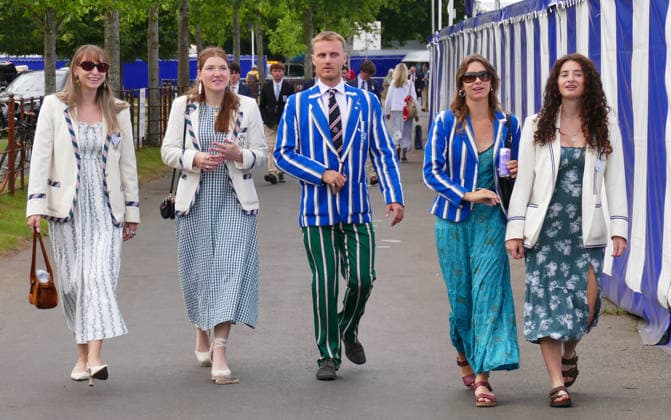 Henley Royal Regatta Fashion Day 1 People arrive in their finery in the sunshine on the first day of the event. The 2026 Henley Royal Regatta takes place from Tuesday 30th June to Sunday 5th July 2026. This historic, six-day head-to-head knockout rowing competition is held on the River Thames in Henley on Thames. It stands as the absolute pinnacle of the international and British summer military, student, and club rowing calendars., Credit:Geoffrey Swaine Geoff Swaine - B4563 Avalon UK, Oxfordshire, Henley on Thames  Copyright: xGeoffreyxSwainex xGeoffxSwainex-xB4563x xAvalonx 1113528619