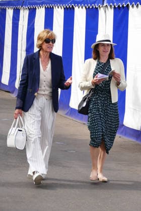 Henley Royal Regatta Fashion Day 1 People arrive in their finery in the sunshine on the first day of the event. The 2026 Henley Royal Regatta takes place from Tuesday 30th June to Sunday 5th July 2026. This historic, six-day head-to-head knockout rowing competition is held on the River Thames in Henley on Thames. It stands as the absolute pinnacle of the international and British summer military, student, and club rowing calendars., Credit:Geoffrey Swaine Geoff Swaine - B4563 Avalon UK, Oxfordshire, Henley on Thames  Copyright: xGeoffreyxSwainex xGeoffxSwainex-xB4563x xAvalonx 1113528674