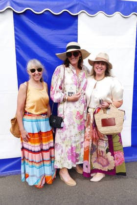 Henley Royal Regatta Fashion Day 1 People arrive in their finery in the sunshine on the first day of the event. The 2026 Henley Royal Regatta takes place from Tuesday 30th June to Sunday 5th July 2026. This historic, six-day head-to-head knockout rowing competition is held on the River Thames in Henley on Thames. It stands as the absolute pinnacle of the international and British summer military, student, and club rowing calendars., Credit:Geoffrey Swaine Geoff Swaine - B4563 Avalon UK, Oxfordshire, Henley on Thames  Copyright: xGeoffreyxSwainex xGeoffxSwainex-xB4563x xAvalonx 1113528957