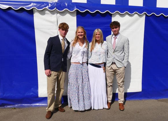 Henley Royal Regatta Fashion Day 1 People arrive in their finery in the sunshine on the first day of the event. The 2026 Henley Royal Regatta takes place from Tuesday 30th June to Sunday 5th July 2026. This historic, six-day head-to-head knockout rowing competition is held on the River Thames in Henley on Thames. It stands as the absolute pinnacle of the international and British summer military, student, and club rowing calendars., Credit:Geoffrey Swaine Geoff Swaine - B4563 Avalon UK, Oxfordshire, Henley on Thames  Copyright: xGeoffreyxSwainex xGeoffxSwainex-xB4563x xAvalonx 1113533130