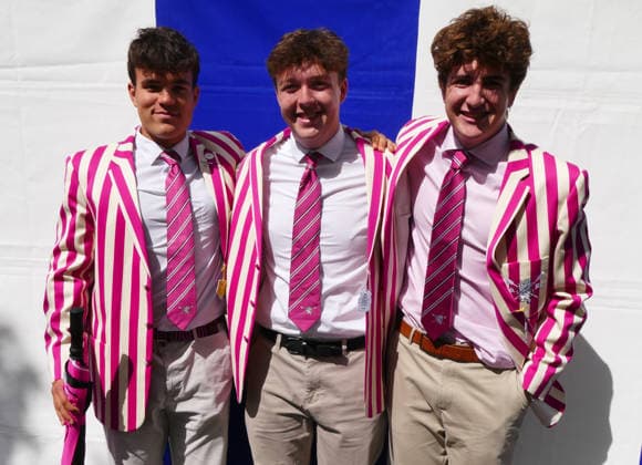 Henley Royal Regatta Fashion Day 1 People arrive in their finery in the sunshine on the first day of the event. The 2026 Henley Royal Regatta takes place from Tuesday 30th June to Sunday 5th July 2026. This historic, six-day head-to-head knockout rowing competition is held on the River Thames in Henley on Thames. It stands as the absolute pinnacle of the international and British summer military, student, and club rowing calendars., Credit:Geoffrey Swaine Geoff Swaine - B4563 Avalon UK, Oxfordshire, Henley on Thames  Copyright: xGeoffreyxSwainex xGeoffxSwainex-xB4563x xAvalonx 1113533241