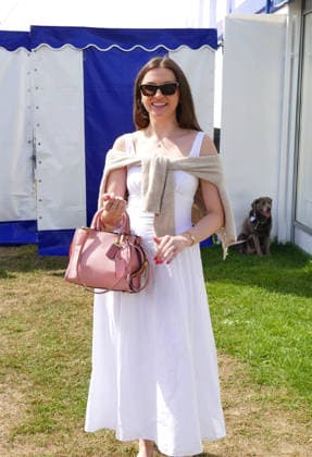 Henley Royal Regatta Fashion Day 1 People arrive in their finery in the sunshine on the first day of the event. The 2026 Henley Royal Regatta takes place from Tuesday 30th June to Sunday 5th July 2026. This historic, six-day head-to-head knockout rowing competition is held on the River Thames in Henley on Thames. It stands as the absolute pinnacle of the international and British summer military, student, and club rowing calendars., Credit:Geoffrey Swaine Geoff Swaine - B4563 Avalon UK, Oxfordshire, Henley on Thames  Copyright: xGeoffreyxSwainex xGeoffxSwainex-xB4563x xAvalonx 1113533375