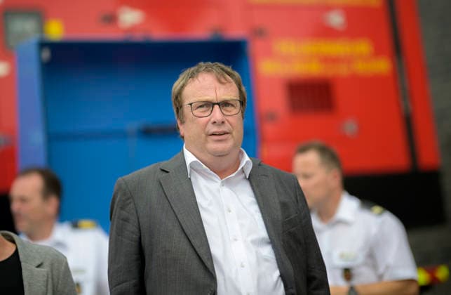 Oliver Krischer (Minister für Umwelt, Naturschutz und Verkehr NRW). Pressetermin Umweltminister Oliver Krischer besucht das Krisenzentrum für Hochwasser in der Einsatzzentrale der Feuerwehr der Stadt Mülheim an der Ruhr, am 30.06.2026 in Mülheim Deutschland Ruhr Leitstelle der Feuerwehr Mülheim *** Oliver Krischer, Minister of the Environment, Nature Conservation, and Transportation for North Rhine-Westphalia Press event: Environment Minister Oliver Krischer visits the flood crisis center at the Mülheim an der Ruhr Fire Department’s operations center on June 30, 2026, in Mülheim, Germany—Ruhr Fire Department Operations Center