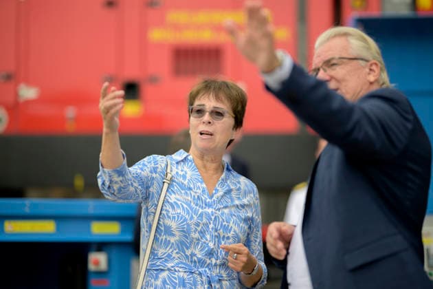(l-r) Elke Reichert (Präsidentin des Landesamtes für Natur, Umwelt und Klima), Marc Buchholz (Oberbürgermeister der Stadt Mülheim) im Gespräch. Pressetermin Umweltminister Oliver Krischer besucht das Krisenzentrum für Hochwasser in der Einsatzzentrale der Feuerwehr der Stadt Mülheim an der Ruhr, am 30.06.2026 in Mülheim Deutschland Ruhr Leitstelle der Feuerwehr Mülheim *** l r Elke Reichert, President of the State Office for Nature, Environment, and Climate, Marc Buchholz, Mayor of Mülheim, in conversation. Press event: Environment Minister Oliver Krischer visits the flood crisis center at the Mülheim an der Ruhr Fire Department’s operations center on June 30, 2026, in Mülheim, Germany. Ruhr Fire Department Operations Center, Mülhe