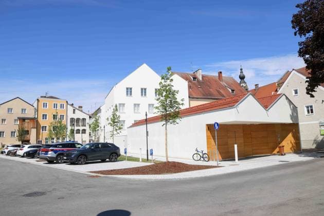 30.06.2026, Braunau am Inn, AUT, Unterwegs in Oberösterreich, Symbolbild, Themenbild, Neuer Polizeiposten, NEUE PI Braunau am Inn, im Bild Außenansicht, PI Braunau, Hitlerhaus, Geburtshaus, Salzburger Vorstadt 15, Verschiedene Ansichten, Polizei, Schild, Überwachung, Stadt, *** June 30, 2026, Braunau am Inn, Austria, Traveling in Upper Austria, Stock photo, Thematic image, New police station, NEW Braunau am Inn Police Station, exterior view shown, Braunau Police Station, Hitler House, birthplace, Salzburger Vorstadt 15, various views, police, sign, surveillance, city,