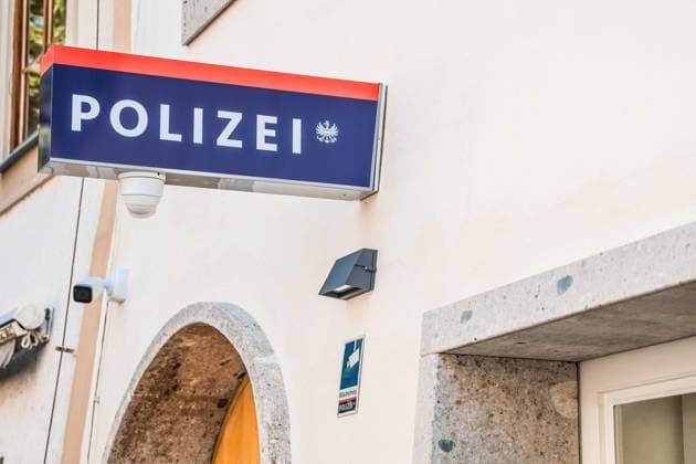30.06.2026, Braunau am Inn, AUT, Unterwegs in Oberösterreich, Symbolbild, Themenbild, Neuer Polizeiposten, NEUE PI Braunau am Inn, im Bild Außenansicht, PI Braunau, Hitlerhaus, Geburtshaus, Salzburger Vorstadt 15, Verschiedene Ansichten, Polizei, Schild, Überwachung, Stadt, *** June 30, 2026, Braunau am Inn, Austria, Traveling in Upper Austria, Stock photo, Thematic photo, New police station, NEW Braunau am Inn Police Station, exterior view shown, Braunau Police Station, Hitler House, birthplace, Salzburger Vorstadt 15, various views, police, sign, surveillance, city,