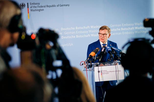 Johann Wadephul (CDU), Bundesaussenminister, gibt in der Botschaft ein Statement in Washington D.C., 29.06.2026. Fotografiert im Auftrag des Auswaertigen Amtes (AA) Washington D.C. Vereinigten Staaten von Amerika *** Johann Wadephul (CDU), Federal Foreign Minister, delivers a statement at the embassy in Washington, D.C., on June 29, 2026. Photographed on behalf of the Federal Foreign Office (AA) in Washington, D.C., United States of America. Copyright: xFelixxZahnx
