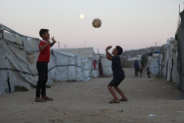 Displaced Palestinians endure harsh conditions in Deir al-Balah camp Displaced Palestinians live in worn-out tents clustered in Deir al-Balah, central Gaza Strip, on June 30, 2026. Hundreds of thousands of Palestinians continue to live in displacement camps and temporary shelters amid severe shortages of food, water, and basic services as the war continues. Photo by Hassan al-Jedi apaimages Nusairat Gaza Strip Palestinian Territory 300626_Deir_al-Balah_HJ_00(24).jpeg Copyright: xapaimagesxHassanxal-Jedixx xapaimagesx