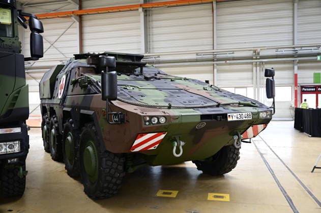 KNDS Werk Görlitz. Militär LKW und Radpanzer Boxer der Bundeswehr. Im Rahmen des Besuchs des Ministerpräsidenten wird ein Überblick über die Transformation des Standorts gegeben. Görlitz, 30.06.2026 *** KNDS Görlitz Plant: Bundeswehr Military Trucks and Boxer Armored Vehicles. As part of the Minister President’s visit, an overview of the site’s transformation will be provided. Görlitz, June 30, 2026 Copyright: xMatthiasxWehnertx