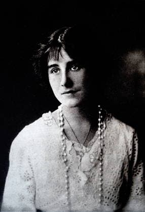 RECORD DATE NOT STATED Lady Elizabeth Bowes Lyon, later Queen Elizabeth the Queen Mother, in 1916 Lady Elizabeth Bowes Lyon, later Queen Elizabeth the Queen Mother, in 1916, the year her brother was killed at Loos, and also a fire severely damaged her home Glamis Castle Editorial use only. All other uses to be cleared with the copyright owner (World History Archive), in advance., WHA_142_0414.jpg, Lady Elizabeth Bowes Lyon; Queen Elizabeth the Queen Mother; 1916; brother killed at Loos; fire; Glamis Castle; British royalty; historical figure; World War I; tragedy; family; portrait; young woman; mourning; loss; devastation; aristocracy; British history; vintage; black and white; formal attire; elegant; sorrow; grief; sibling; war; castle; ho Copyright: xx