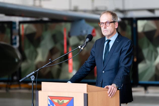 Kaufbeuren, Bavaria, Germany - June 30, 2026: Kaufbeuren Air Base, the Bundeswehr, and the German Air Force: The Future of the Arrow Weapon System for Germany (AWS-G), Air Defense, Military Base, and Pilot Project for Historic Preservation. Director General Dr. Alexander Götz (Head of the Force Development Division at the Federal Ministry of Defense) delivers a speech *** Fliegerhorst Kaufbeuren, Bundeswehr und Luftwaffe: Zukunft des Arrow Weapon System for Germany (AWS-G), Luftverteidigung, Militärstandort und Pilotvorhaben Denkmalschutz. Ministerialdirektor Dr. Alexander Götz (Hauptabteilungsleiter Aufwuchs im Bundesministerium der Verteidigung) hält eine Rede