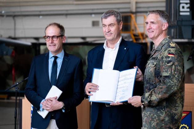 Kaufbeuren, Bavaria, Germany - June 30, 2026: Kaufbeuren Air Base, the Bundeswehr, and the German Air Force: The Future of the Arrow Weapon System for Germany (AWS-G), Air Defense, Military Base, and Pilot Project for Historic Preservation. Ministerial Director Dr. Alexander Götz (Head of the Force Development Division at the Federal Ministry of Defense), Minister President Dr. Markus Söder (CSU), and Lieutenant General Holger Neumann (Inspector General of the Air Force) *** Fliegerhorst Kaufbeuren, Bundeswehr und Luftwaffe: Zukunft des Arrow Weapon System for Germany (AWS-G), Luftverteidigung, Militärstandort und Pilotvorhaben Denkmalschutz. Ministerialdirektor Dr. Alexander Götz (Hauptabteilungsleiter Aufwuchs im Bundesministerium der