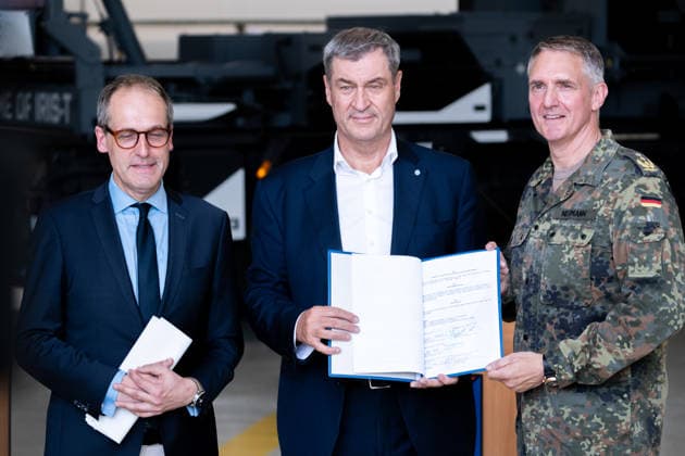 Kaufbeuren, Bavaria, Germany - June 30, 2026: Kaufbeuren Air Base, the Bundeswehr, and the German Air Force: The Future of the Arrow Weapon System for Germany (AWS-G), Air Defense, Military Base, and Pilot Project for Historic Preservation. Ministerial Director Dr. Alexander Götz (Head of the Force Development Division at the Federal Ministry of Defense), Minister President Dr. Markus Söder (CSU), and Lieutenant General Holger Neumann (Inspector General of the Air Force) *** Fliegerhorst Kaufbeuren, Bundeswehr und Luftwaffe: Zukunft des Arrow Weapon System for Germany (AWS-G), Luftverteidigung, Militärstandort und Pilotvorhaben Denkmalschutz. Ministerialdirektor Dr. Alexander Götz (Hauptabteilungsleiter Aufwuchs im Bundesministerium der