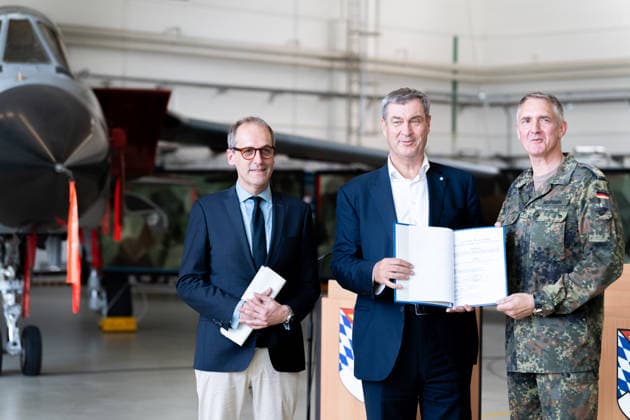 Kaufbeuren, Bavaria, Germany - June 30, 2026: Kaufbeuren Air Base, the Bundeswehr, and the German Air Force: The Future of the Arrow Weapon System for Germany (AWS-G), Air Defense, Military Base, and Pilot Project for Historic Preservation. Ministerial Director Dr. Alexander Götz (Head of the Force Development Division at the Federal Ministry of Defense), Minister President Dr. Markus Söder (CSU), and Lieutenant General Holger Neumann (Inspector General of the Air Force) *** Fliegerhorst Kaufbeuren, Bundeswehr und Luftwaffe: Zukunft des Arrow Weapon System for Germany (AWS-G), Luftverteidigung, Militärstandort und Pilotvorhaben Denkmalschutz. Ministerialdirektor Dr. Alexander Götz (Hauptabteilungsleiter Aufwuchs im Bundesministerium der