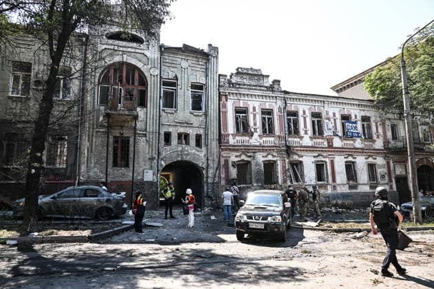Law enforcers and EOD experts work outside old buildings damaged by a Russian drone strike, Zaporizhzhia, Ukraine, June 30, 2026. On Tuesday, June 30, a Russian drone struck Zaporizhzhia, hitting the historic part of the city and damaging cultural heritage sites of local importance. The blast wave damaged cars, the Leshchynskyi House, the Zaporizhzhia Choral Synagogue (Leshchynskyi Synagogue), and the Pashutin family house. (Photo by Dmytro Smolienko Ukrinform) Russian attack historical centre of Zaporizhzhia with drone  Copyright: xDmytroxSmolienkox