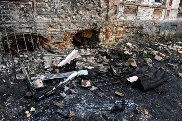 Rubble covers the ground at a building after a Russian drone strike, Zaporizhzhia, Ukraine, June 30, 2026. On Tuesday, June 30, a Russian drone struck Zaporizhzhia, hitting the historic part of the city and damaging cultural heritage sites of local importance. The blast wave damaged cars, the Leshchynskyi House, the Zaporizhzhia Choral Synagogue (Leshchynskyi Synagogue), and the Pashutin family house. (Photo by Dmytro Smolienko Ukrinform) Russian attack historical centre of Zaporizhzhia with drone  Copyright: xDmytroxSmolienkox
