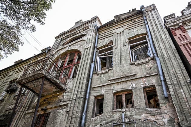 Windows in an old building are shattered by a Russian drone strike, Zaporizhzhia, Ukraine, June 30, 2026. On Tuesday, June 30, a Russian drone struck Zaporizhzhia, hitting the historic part of the city and damaging cultural heritage sites of local importance. The blast wave damaged cars, the Leshchynskyi House, the Zaporizhzhia Choral Synagogue (Leshchynskyi Synagogue), and the Pashutin family house. (Photo by Dmytro Smolienko Ukrinform) Russian attack historical centre of Zaporizhzhia with drone  Copyright: xDmytroxSmolienkox
