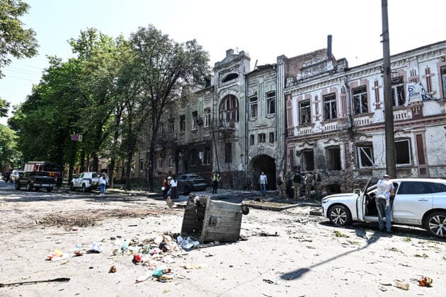 A garbage container lies in the street outside old buildings damaged by a Russian drone strike, Zaporizhzhia, Ukraine, June 30, 2026. On Tuesday, June 30, a Russian drone struck Zaporizhzhia, hitting the historic part of the city and damaging cultural heritage sites of local importance. The blast wave damaged cars, the Leshchynskyi House, the Zaporizhzhia Choral Synagogue (Leshchynskyi Synagogue), and the Pashutin family house. (Photo by Dmytro Smolienko Ukrinform) Russian attack historical centre of Zaporizhzhia with drone  Copyright: xDmytroxSmolienkox