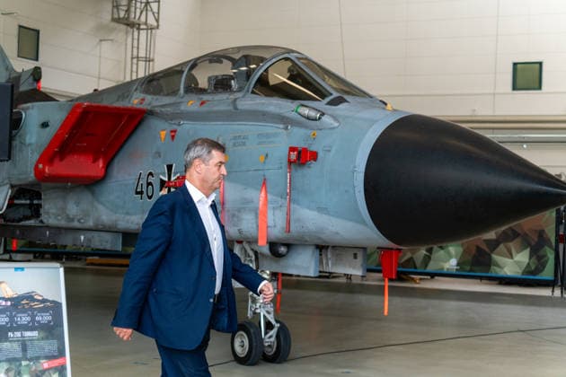 Kaufbeuren, Bavaria, Germany - June 30, 2026: Kaufbeuren Air Base, the Bundeswehr, and the German Air Force: The future of the Arrow Weapon System for Germany (AWS-G), air defense, the military base, and a pilot project for historic preservation. Minister President Dr. Markus Söder (CSU) in front of a PA-200 Tornado fighter jet, combat aircraft *** Fliegerhorst Kaufbeuren, Bundeswehr und Luftwaffe: Zukunft des Arrow Weapon System for Germany (AWS-G), Luftverteidigung, Militärstandort und Pilotvorhaben Denkmalschutz. Ministerpräsident Dr. Markus Söder (CSU) vor einem PA-200 Tornado Kampfjet, Kampfflugzeug