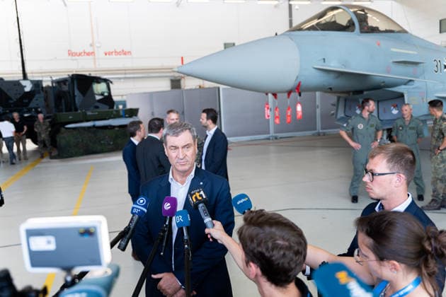 Kaufbeuren, Bavaria, Germany - June 30, 2026: Kaufbeuren Air Base, the Bundeswehr, and the German Air Force: The future of the Arrow Weapon System for Germany (AWS-G), air defense, the military base, and a pilot project for historic preservation. Press statement by Minister President Dr. Markus Söder (CSU) in front of a German Air Force Eurofighter Typhoon in the maintenance hangar *** Fliegerhorst Kaufbeuren, Bundeswehr und Luftwaffe: Zukunft des Arrow Weapon System for Germany (AWS-G), Luftverteidigung, Militärstandort und Pilotvorhaben Denkmalschutz. Pressestatement von Ministerpräsident Dr. Markus Söder (CSU) vor einem Eurofighter Typhoon der Luftwaffe in der Wartungshalle