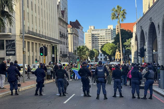 Anti-migrant protest held in Cape Town CAPE TOWN, SOUTH AFRICA - JUNE 30: An anti-migrant group of approximately 300 people gathers in front of the Western Cape Provincial Parliament building on Wale Street to stage a protest in Cape Town, South Africa on June 30, 2026. Protesters, including members of the anti-migrant movements Operation Dudula and March and March, called on the government to take stricter measures regarding border security, unemployment, and undocumented migrants. The demonstration ended without incident under security measures taken by the police. Murat Ozgur Guvendik Anadolu Cape Town South Africa. Editorial use only. Please get in touch for any other usage.  Copyright: x2026xAnadoluxMuratxOzgurxGuvendikx