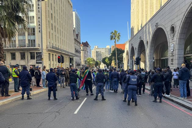 Anti-migrant protest held in Cape Town CAPE TOWN, SOUTH AFRICA - JUNE 30: An anti-migrant group of approximately 300 people gathers in front of the Western Cape Provincial Parliament building on Wale Street to stage a protest in Cape Town, South Africa on June 30, 2026. Protesters, including members of the anti-migrant movements Operation Dudula and March and March, called on the government to take stricter measures regarding border security, unemployment, and undocumented migrants. The demonstration ended without incident under security measures taken by the police. Murat Ozgur Guvendik Anadolu Cape Town South Africa. Editorial use only. Please get in touch for any other usage.  Copyright: x2026xAnadoluxMuratxOzgurxGuvendikx