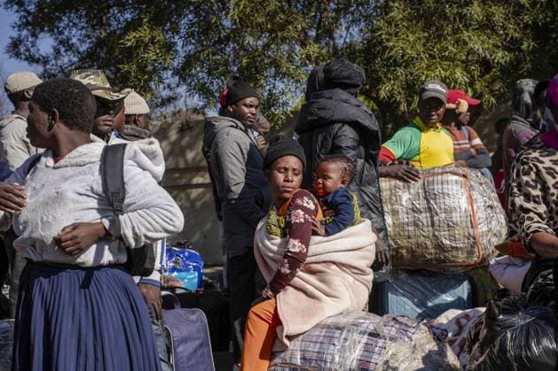 Migrants seek repatriation at Malawi Consulate in Johannesburg after unrest JOHANNESBURG, SOUTH AFRICA - JUNE 30: A group of Malawian undocumented migrants gather in front of the Malawian Consulate building to prepare for their return home by buses following a resurgence of xenophobic attacks and anti-migrant protests in Johannesburg, South Africa on June 30, 2026. Ihsaan Haffejee Anadolu Johannesburg South Africa. Editorial use only. Please get in touch for any other usage.  Copyright: x2026xAnadoluxIhsaanxHaffejeex