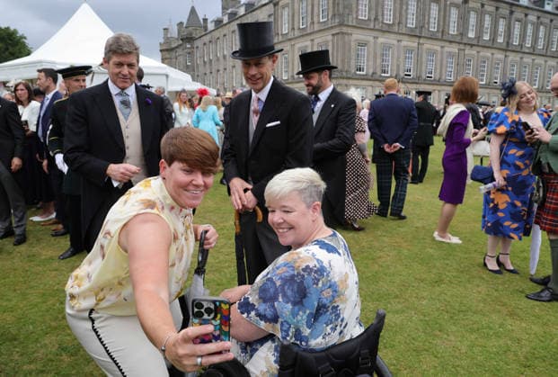King visits Scotland for Holyrood Week, 30 June 2026 The Duke of Edinburgh has a selfie taken with guests during a Garden Party in the gardens of the Palace of Holyroodhouse in Edinburgh, as part of the King s visit to Scotland for Holyrood Week. Picture date: Tuesday June 30, 2026., Credit:Steve Welsh PA ROTA - B68 Avalon Edinburgh, United Kingdom  Copyright: xStevexWelshx xPAxROTAx-xB68x xAvalonx 1113590681
