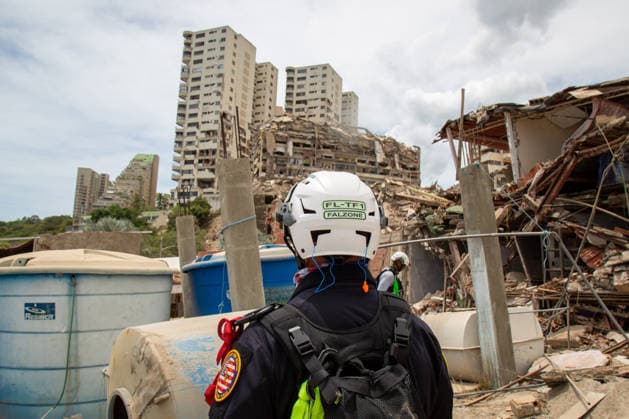 News Themen der Woche KW27 U.S. rescue team are conducting search operations for survivors following two powerful earthquakes, measuring 7.2 and 7.5 on the Richter scale, that struck La Guaira, Venezuela, on June 30, 2026. The twin quakes have left more than 1,700 people dead, hundreds injured, and tens of thousands missing, according to the latest figures released by the Venezuelan government. The high toll is largely attributed to the collapse of numerous buildings with residents trapped inside.  VAN2026063001 U.S.xDepartmentxofxState