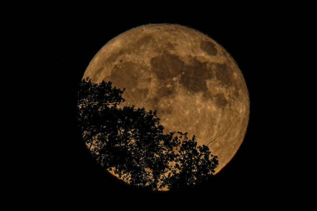 Full moon in Karaman, Turkiye KARAMAN, TURKIYE - JUNE 30: The June full moon, known as the Strawberry Moon, is seen in Karaman, Turkiye on June 30, 2026. Omer Tarsuslu Anadolu Karaman Turkey. Editorial use only. Please get in touch for any other usage.  Copyright: x2026xAnadoluxOmerxTarsuslux